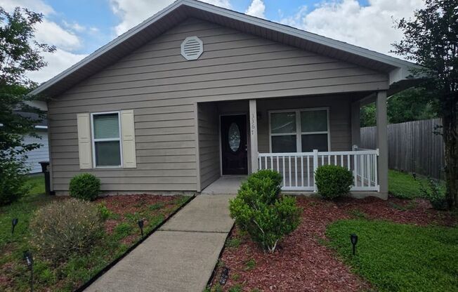 Charming one-story, detached single-family home in Houston offering 3 bedrooms and 1 bath.