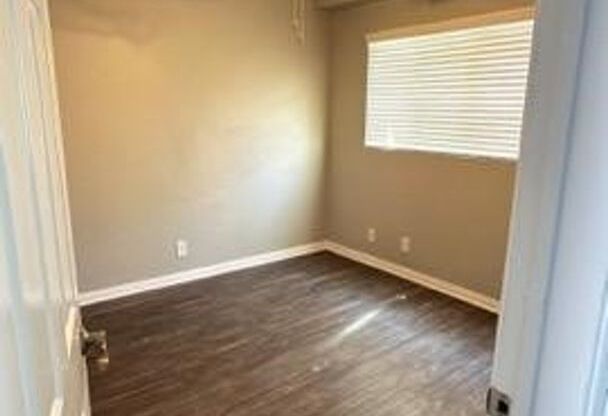 2 beds, 1 bath, 800 sqft, $2,400, Unit 318-03