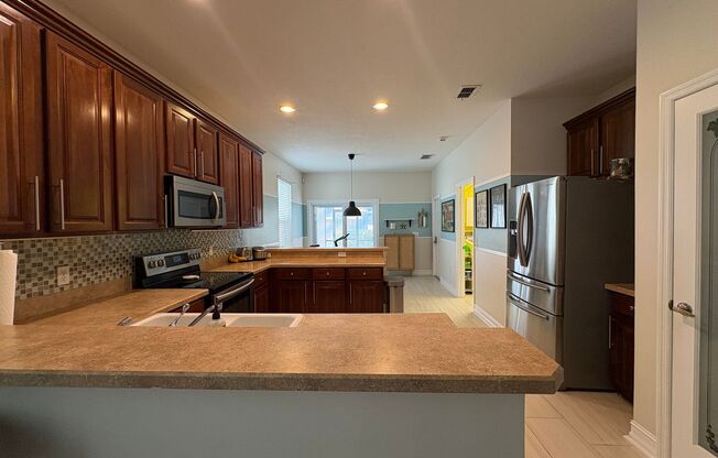 3BED / 2 BATH - in Harmony FL