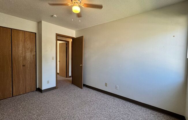 3 beds, 1 bath, $1,260, Unit 02