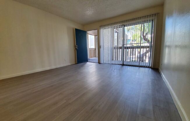 2 beds, 2 baths, 950 sqft, $1,550, Unit 215