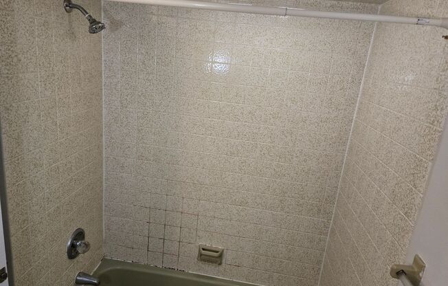 2 beds, 1 bath, 780 sqft, $1,625, Unit D06