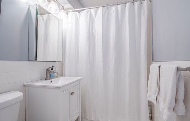 Studio, 1 bath, $4,000, Unit 5X