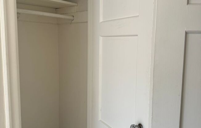 1 bed, 2 baths, 850 sqft, $1,500, Unit 300