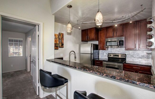 2 beds, 2 baths, $1,795, Unit UNIT 2007