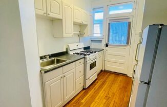 2 beds, 1 bath, $1,590, Unit 1331-3N