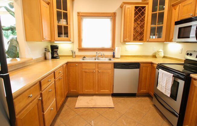 3 beds, 3 baths, 2,000 sqft, $2,850