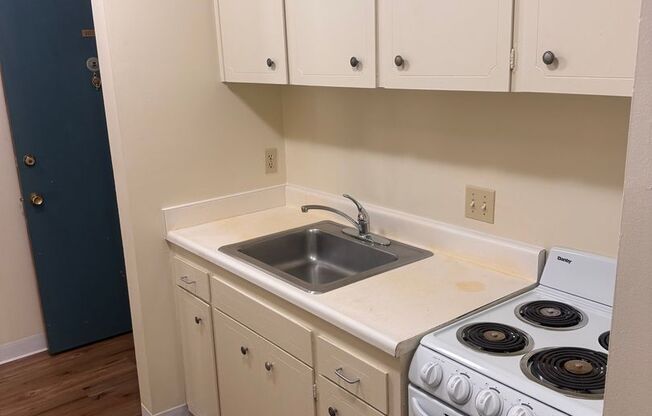 Avante Apartments - Charming, Centrally Located  Building with Off Street Parking!