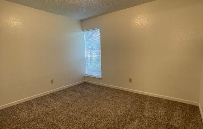 2 beds, 2 baths, 902 sqft, $1,099, Unit 147