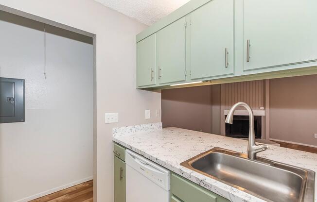 1 bed, 1 bath, 685 sqft, $890