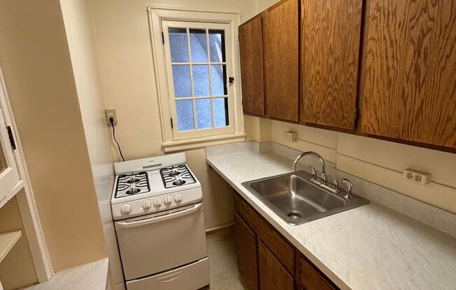 1 bed, 1 bath, 530 sqft, $1,195, Unit A-37