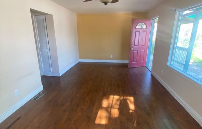 3 beds, 1 bath, 1,048 sqft, $2,025, Unit 1635