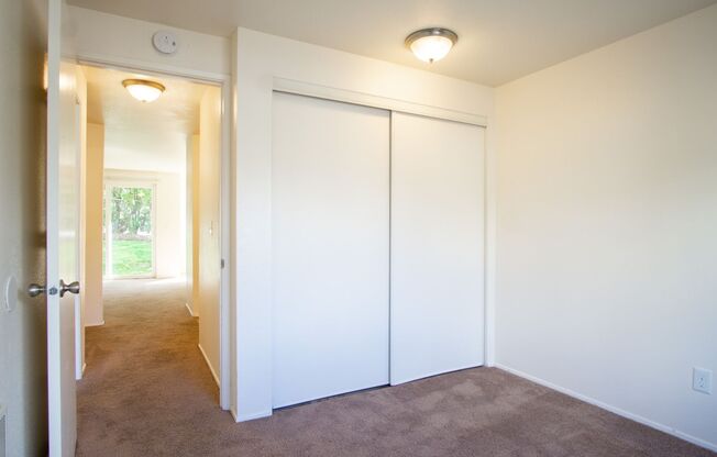 2 beds, 1 bath, 940 sqft, $1,395, Unit 109