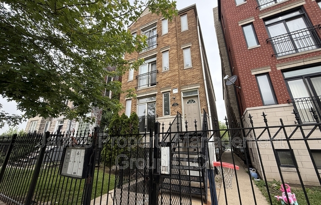 3112 W MONROE ST