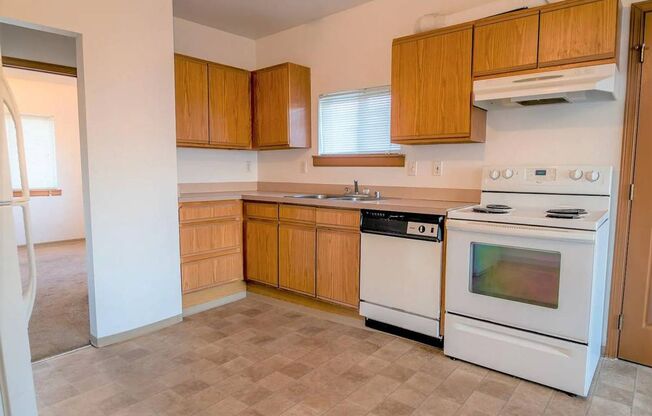 2 beds, 1 bath, $1,200, Unit B