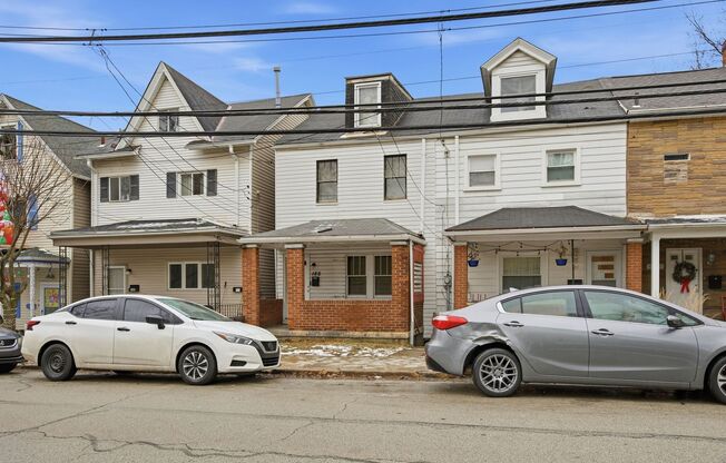 Charming 3-Bedroom Pittsburgh Home with Spacious Yard and Classic Porch