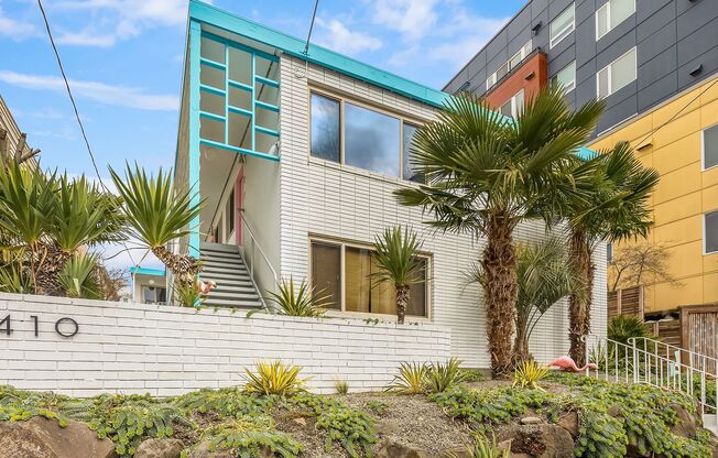 Palm Court - Located in the heart of Seattle