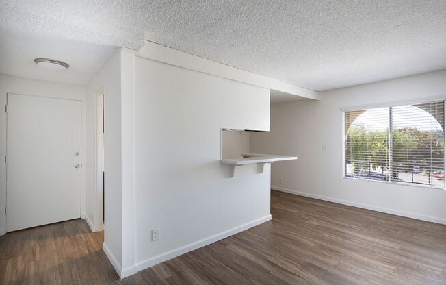 *OPEN HOUSE: 7/19 9-10AM* Wonderful Old Town 1BR with Covered Parking and Views!