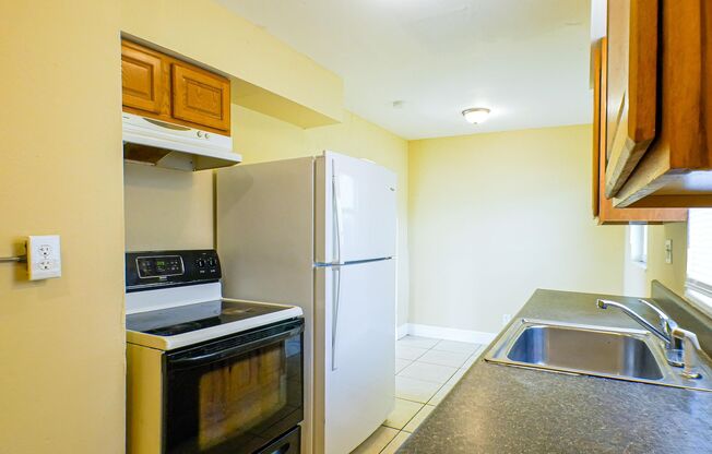 1 bed, 1 bath, 800 sqft, $1,200, Unit 5450 5th Ave #12