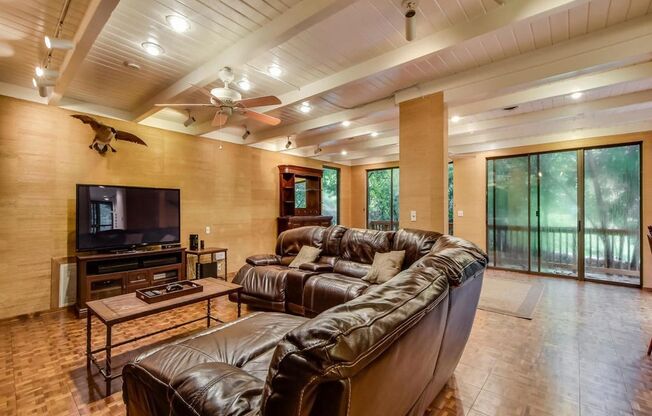 6 BEDROOM 6 BATH  HOME W POOL