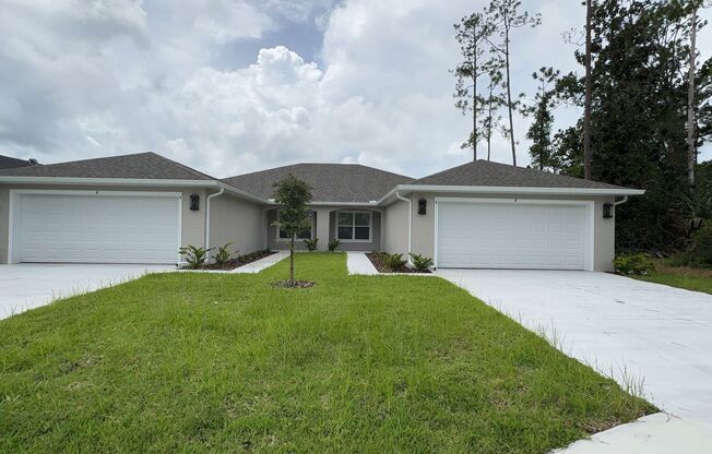 BRAND NEW Beautiful 4-bedroom, 3-bathroom Duplex in Double LL section of Palm Coast