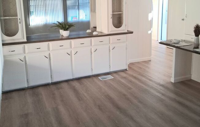 2 beds, 1 bath, 860 sqft, $3,295, Unit 014