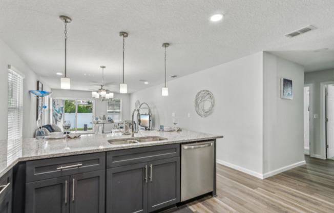 4 beds, 2 baths, 1,456 sqft, $1,899, Unit 5439