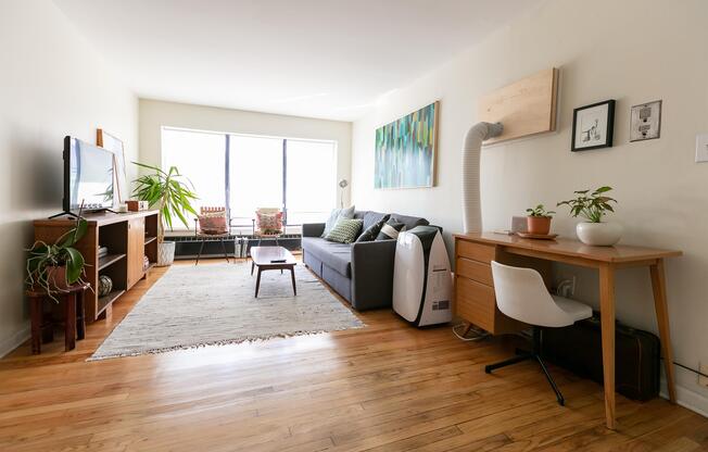1060 VAN DYKE 202