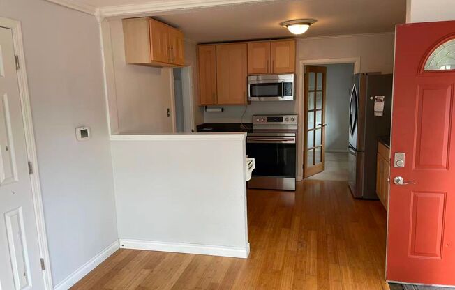 Nice 2-bed, 1-bath house + mother-in-law studio for rent!