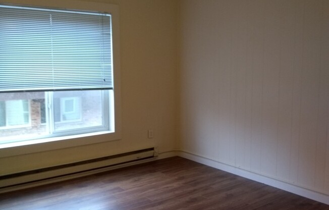 Studio, 1 bath, 359 sqft, $1,350, Unit 406