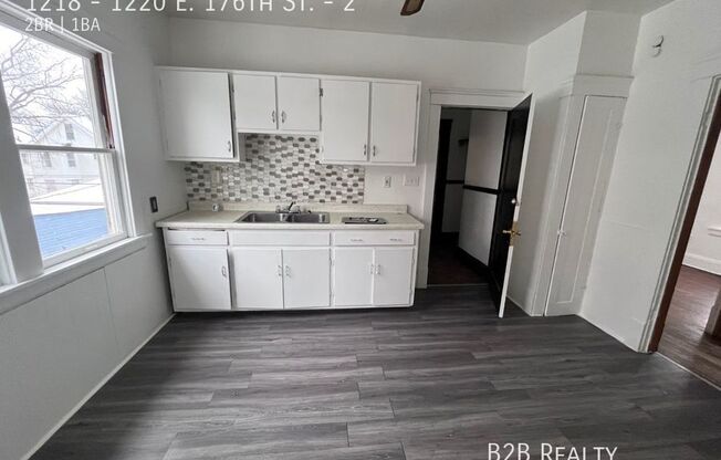 1218 1220 E 176 ST