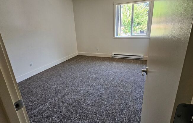 2 beds, 1 bath, 915 sqft, $1,575, Unit 68