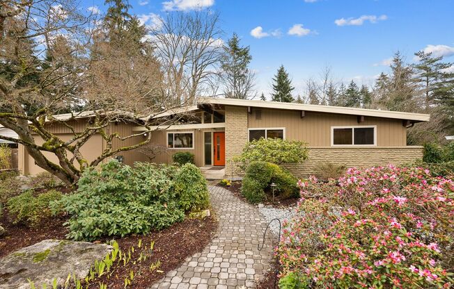 Stunning 4 Bed 2.5 Bath Home in Lake Heights Bellevue