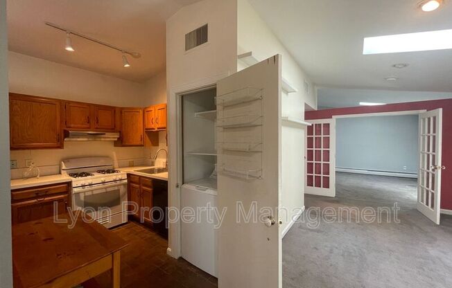 2 BURRS LN