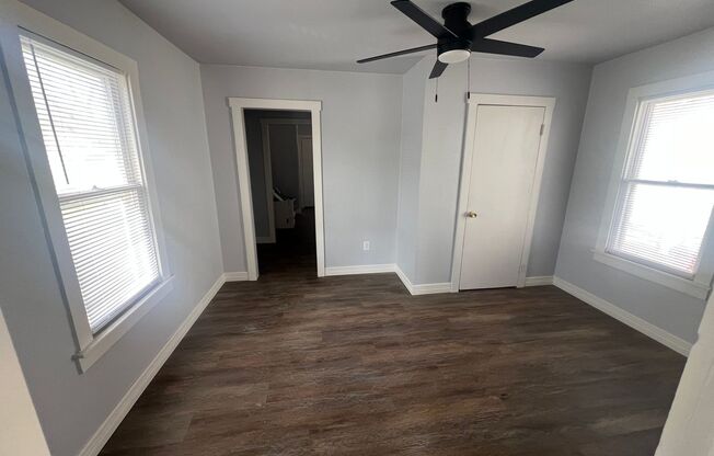 Cute 1/1 Cottage Available for Lease!