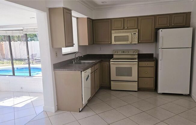 4360 NE 13TH AVE OAKLAND PARK, FL 33334