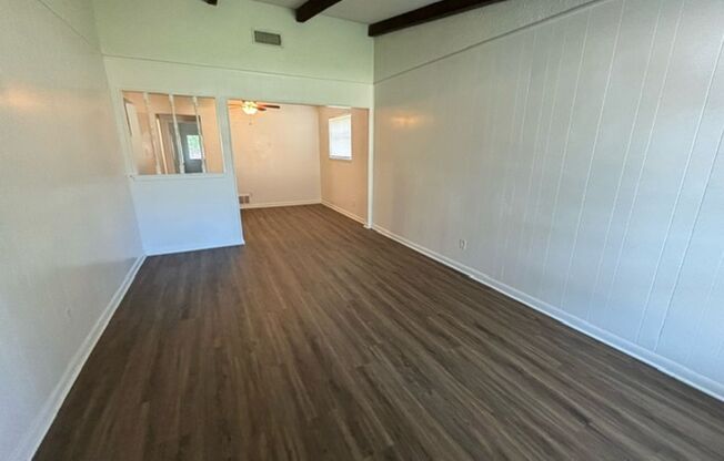 Cute single story 2 Bedroom Duplex in Burleson