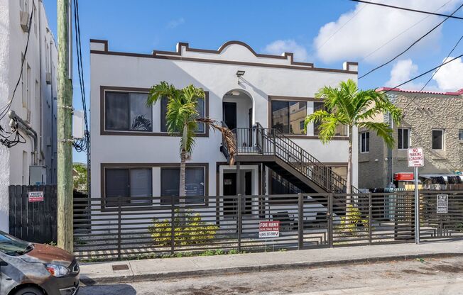 2/1 $2,000/mo, newly renovated in Little Havana! / 2/1 $2,000/mes, remodelado en Little Havana.