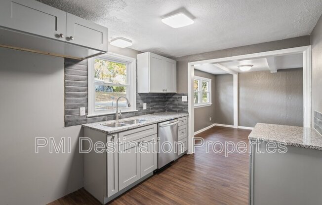 2807 N 52 ST