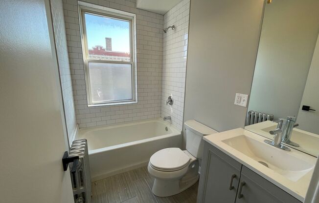 2 beds, 1 bath, $1,525, Unit 305