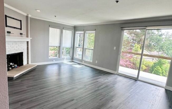 Bright and Spacious 2 bedroom Condo with W/D!