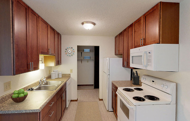 Candlewood Apartments - Kitchen