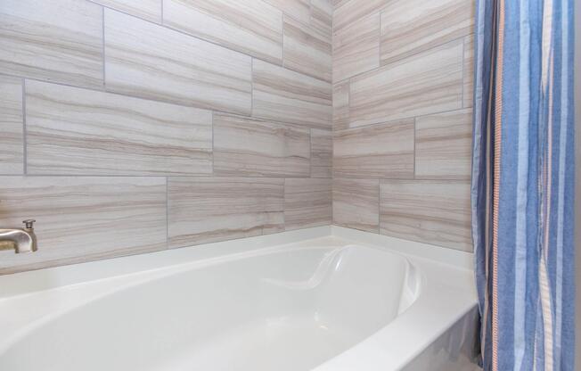 1 bed, 1 bath, 811 sqft, $1,500