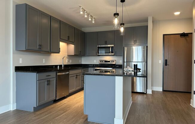 1 bed, 1 bath, 555 sqft, $1,795, Unit 516