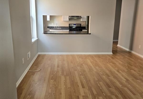 514 W QUEEN LN