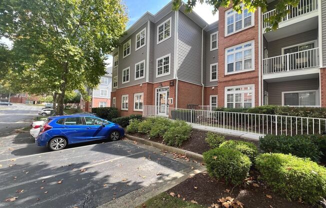 Owings Mills New Town - Spring Mill 1bd 1bth Penthouse Condo with elevator.