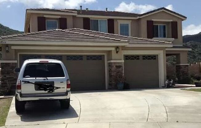 Phenomenal 4 Bed/2.5 Bath Home In Booming Lake Elsinore!