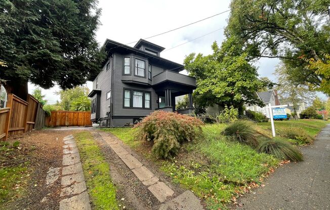 Beautiful Craftsman 3Bed 2.5 Ba Updated House ~ Westmoreland/Sellwood ~ Washer & Dryer, Driveway Parking!
