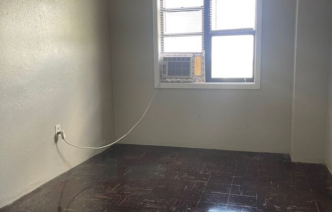 2 beds, 1 bath, 820 sqft, $1,300, Unit 08E