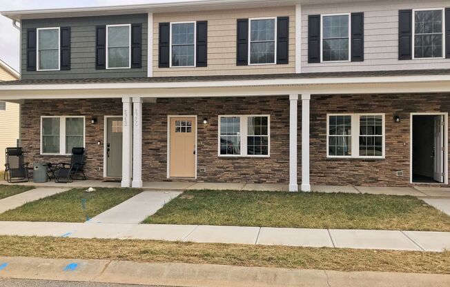 Beautiful 3BR Townhome in Hickory